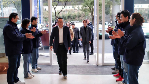 民建领导亲临上海科达企业进行现场参观与指导